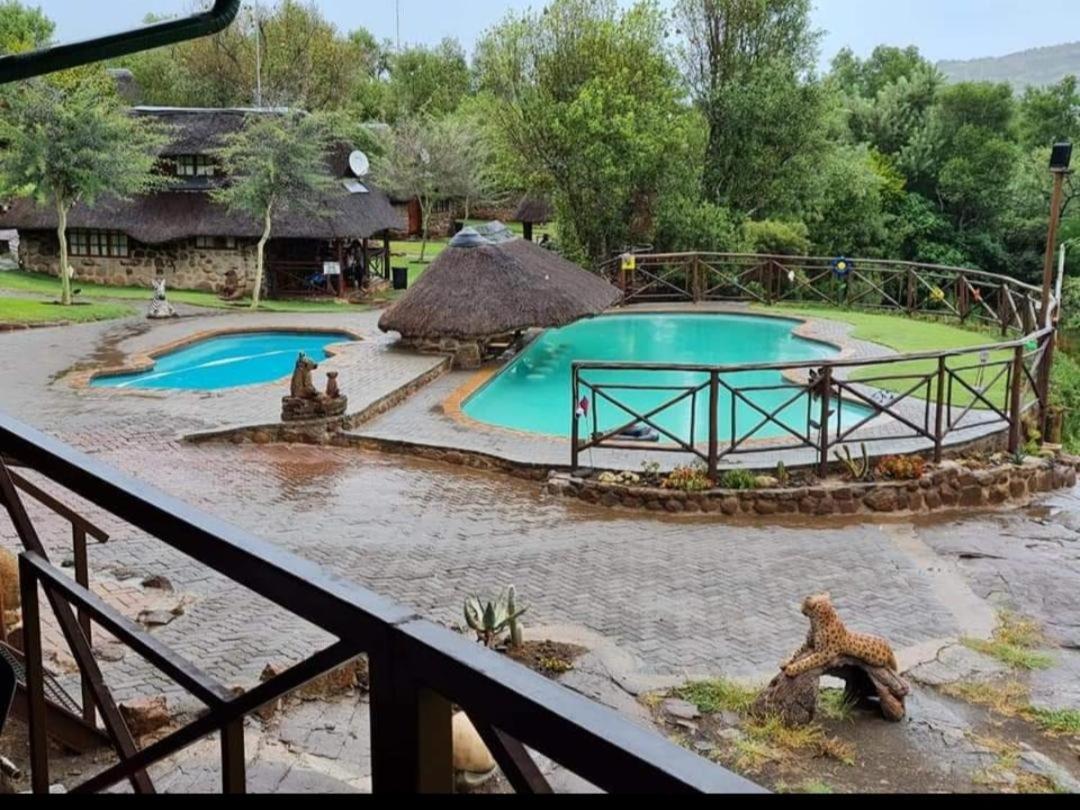 Thandabantu Game Lodge Roossenekal Exterior photo